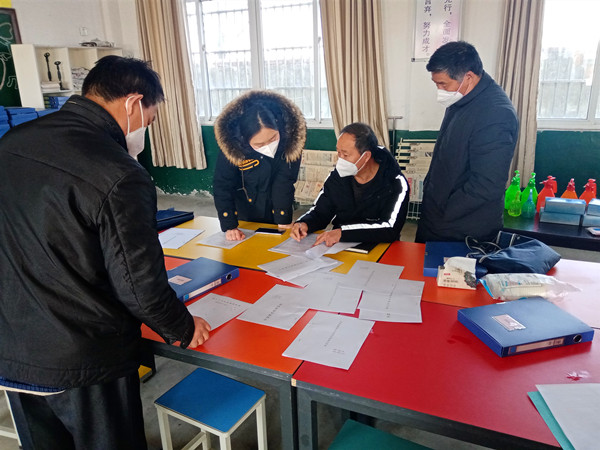 马兰屯镇教委疫情防控找问题