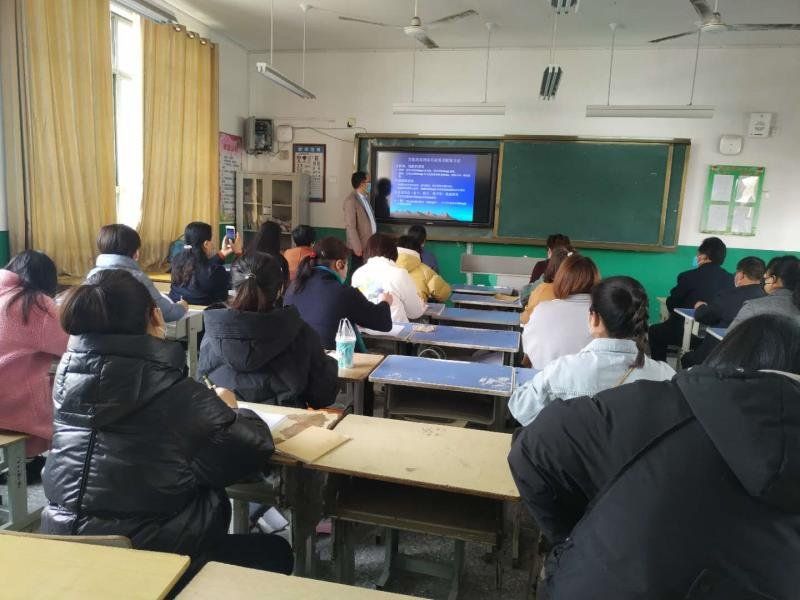 台儿庄 | 马兰屯镇各校做好教职工防疫培训