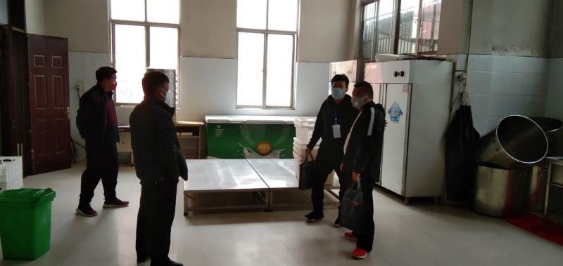 台儿庄区开学条件核验组督查马兰屯镇两所中学