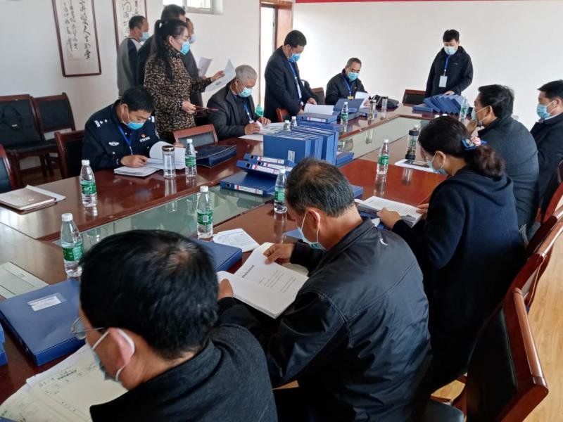 台儿庄区开学条件核验组督查马兰屯镇两所中学