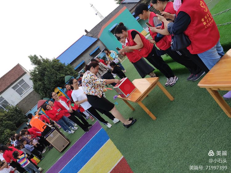 “欢度国庆 情满中秋”新蕾幼儿园第五届中国节跳蚤市场亲子活动圆满结束